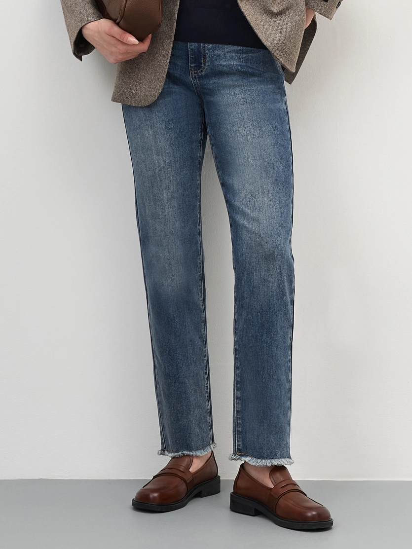 Джинсы с деликатной варкой и бахромой 