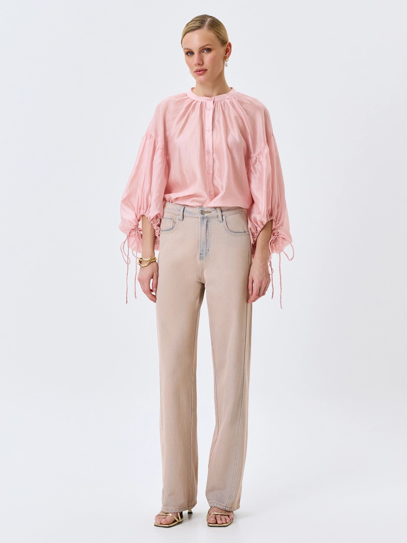 Прямые джинсы в оттенке чайной розы