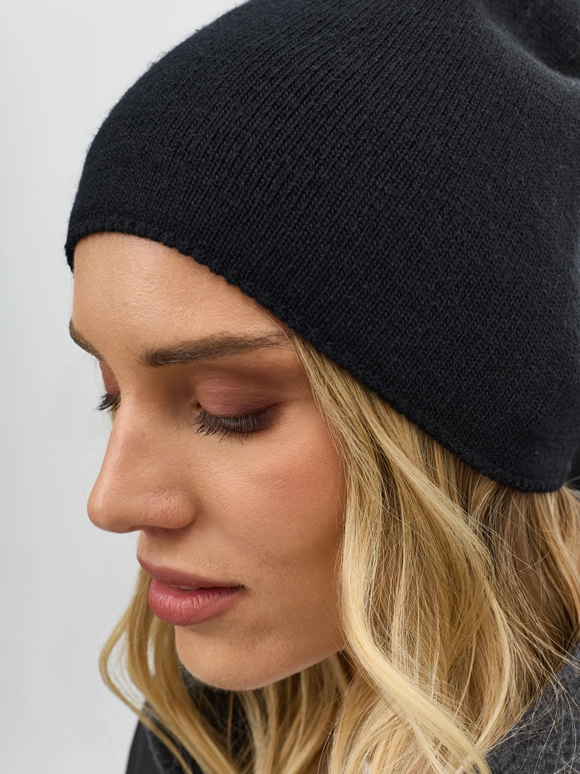 Шапка в рубчик из вискозы