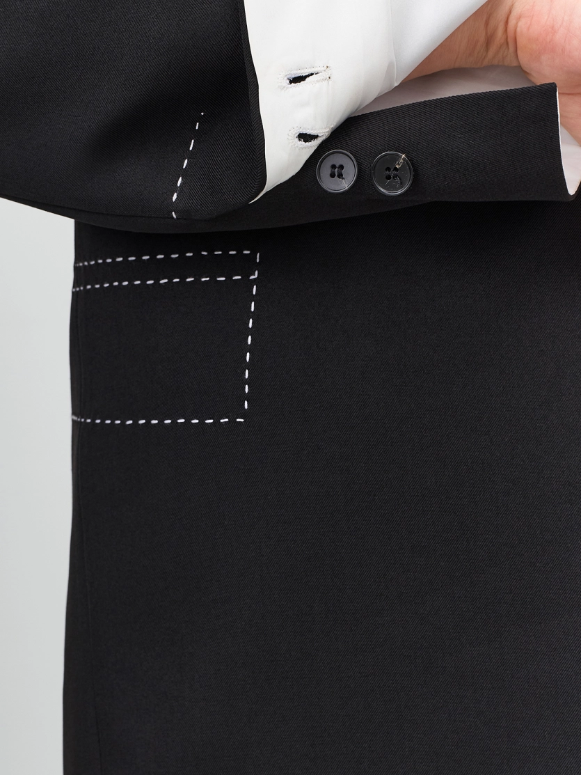 Жакет с декоративными контрастными швами