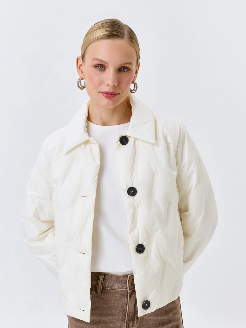 Стеганый жакет с контрастными пуговицами