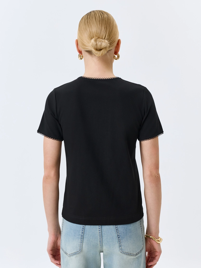 Футболка с кружевным кантом