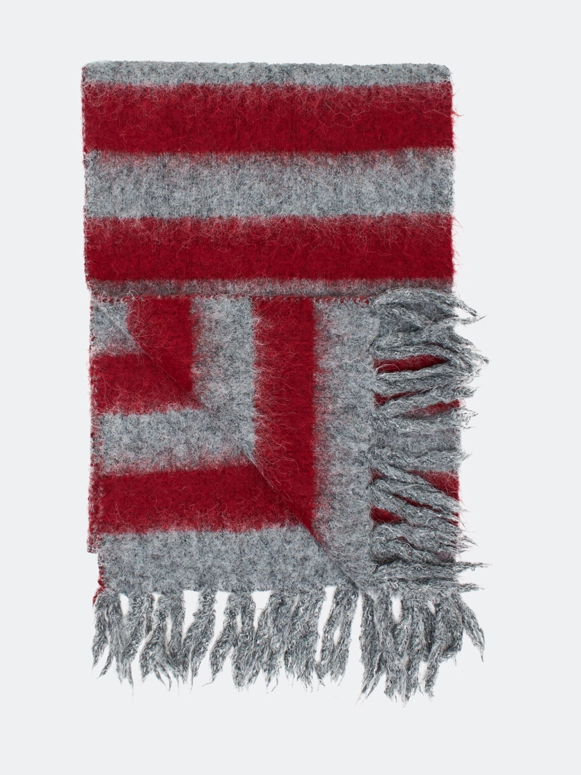 Яркий шарф в полоску 