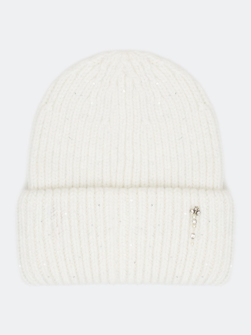 Шапка бини с минималистичным декором