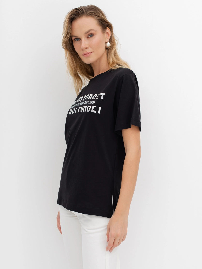 Oversize футболка с акцентным фольгированным принтом