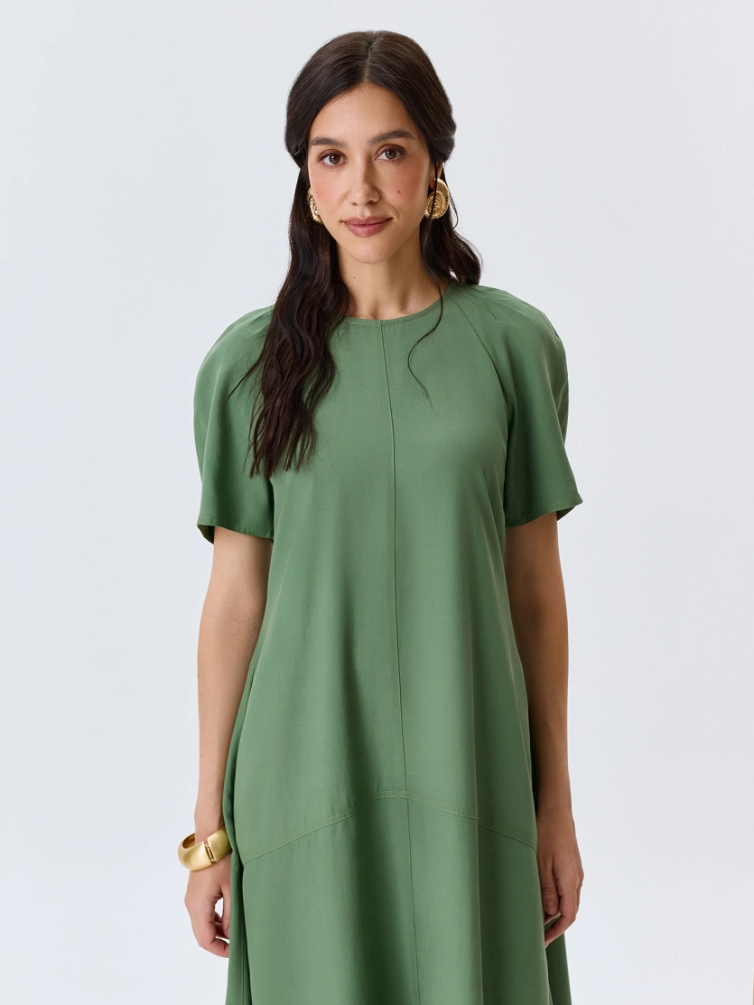 Платье А-силуэта с деталью на спинке