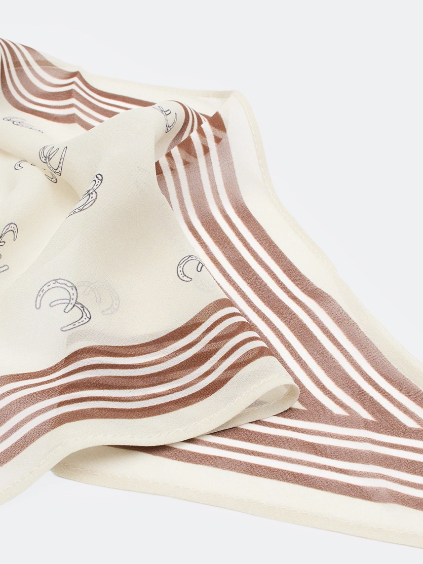 Легкий шейный платок цвета экрю