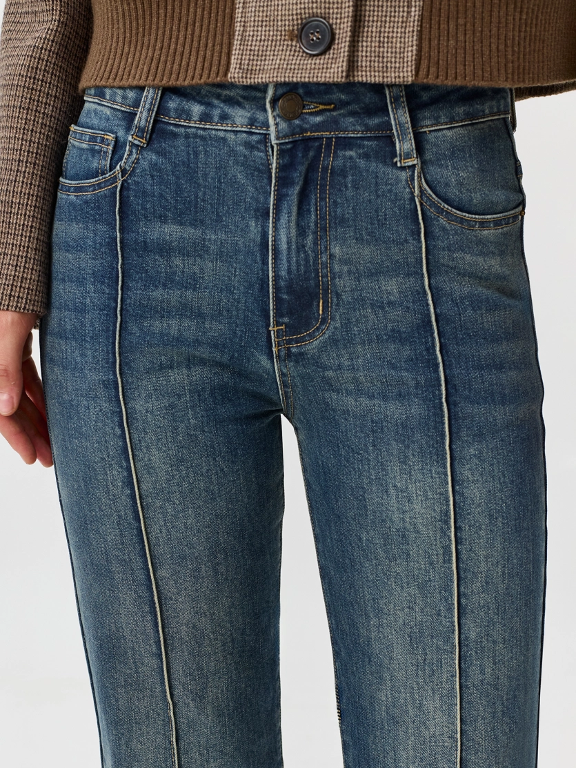 Джинсы Boot cut с акцентными стрелками