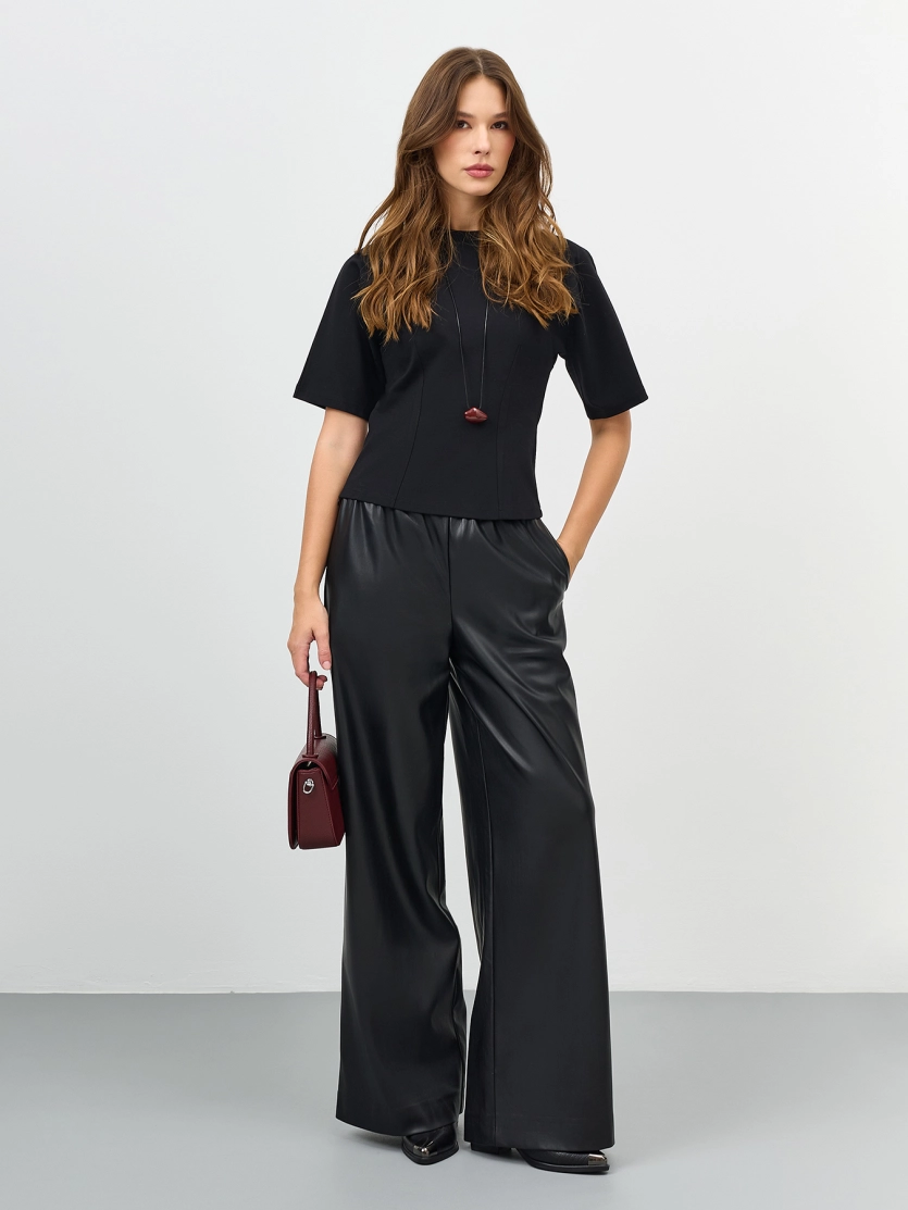 Джемпер с рельефами на плечах