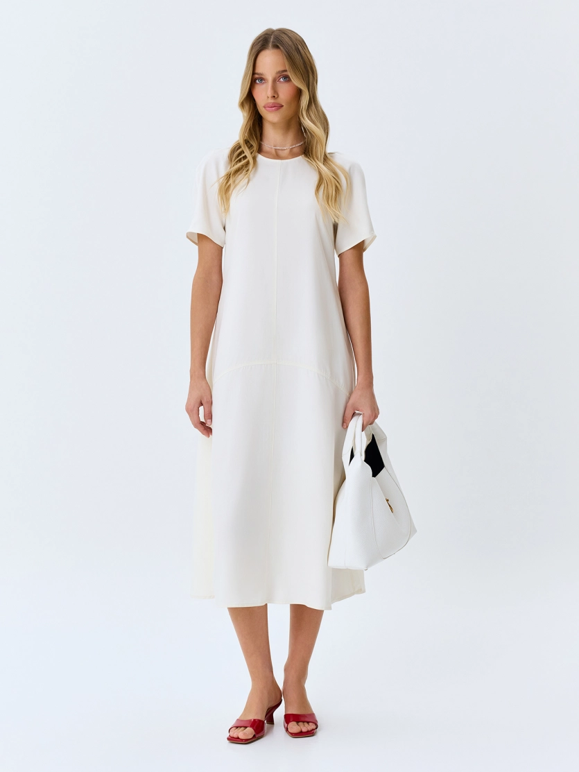 Платье А-силуэта с деталью на спинке