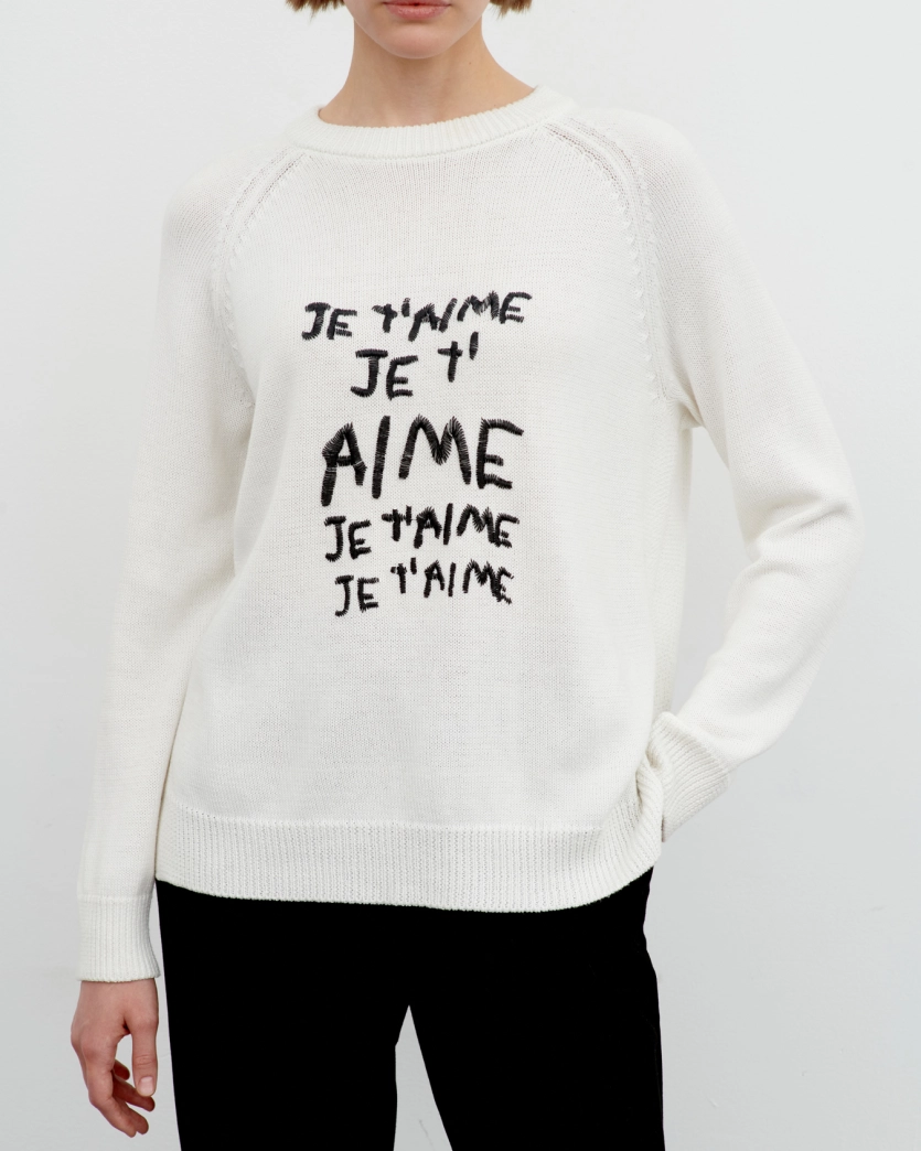 Вязаный свитер с вышивкой «je t`aime»