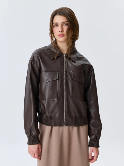 Бомбер из эко кожи с накладными карманами