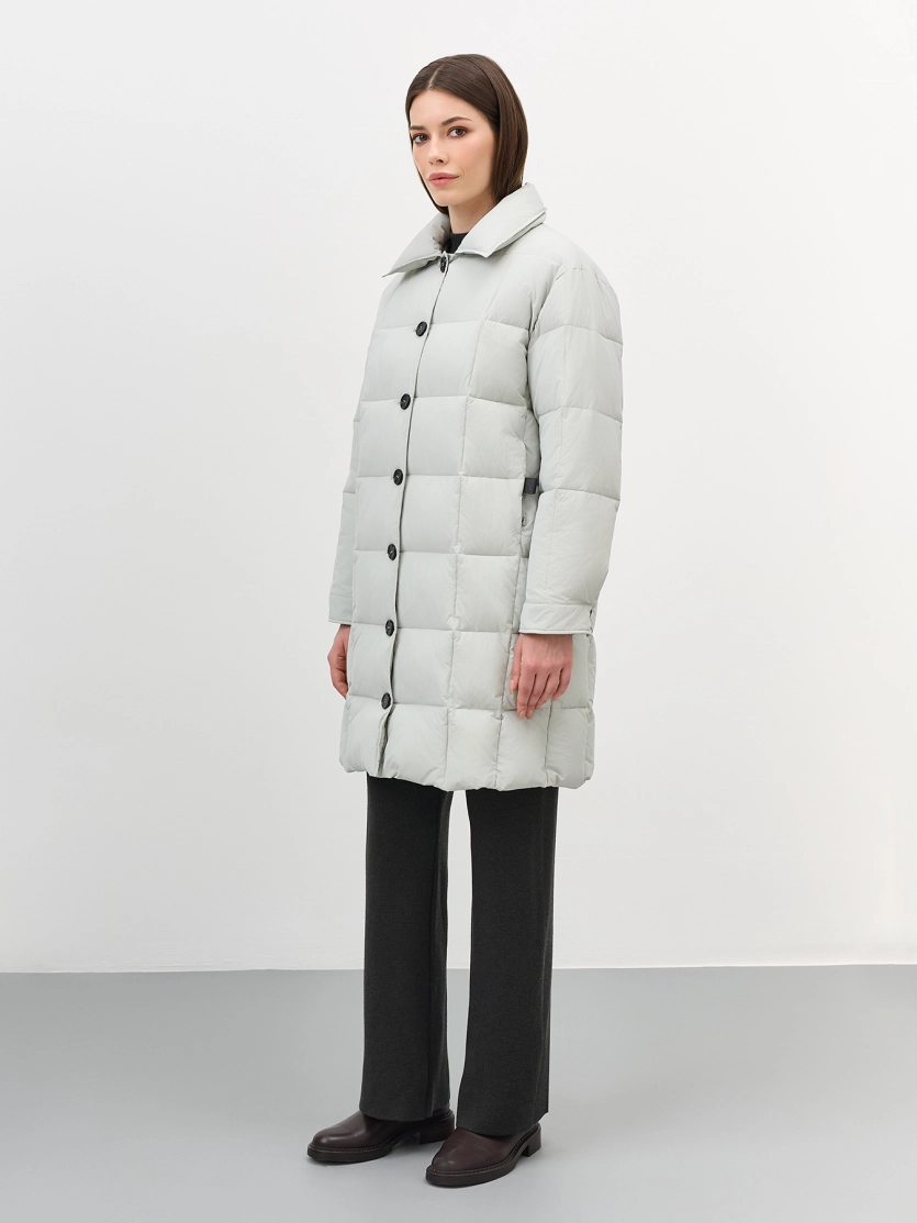 Стеганое пальто с контрастной фурнитурой