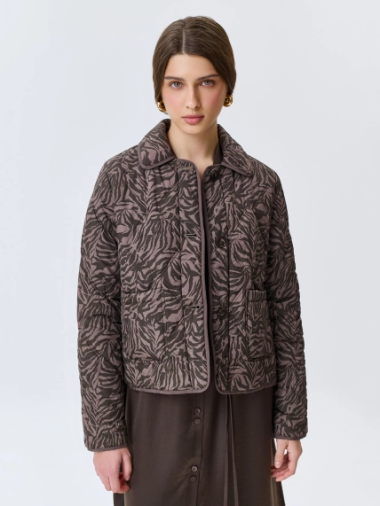 Утепленный жакет с анималистичным принтом