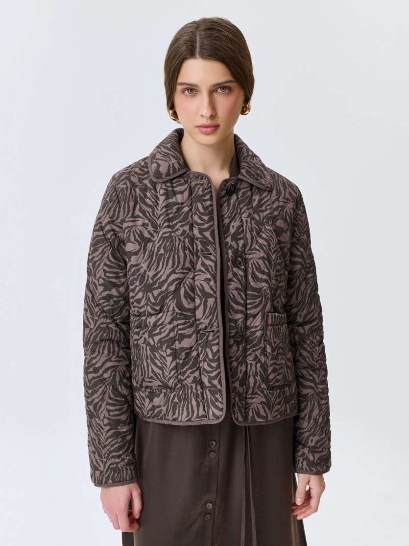 Утепленный жакет с анималистичным принтом