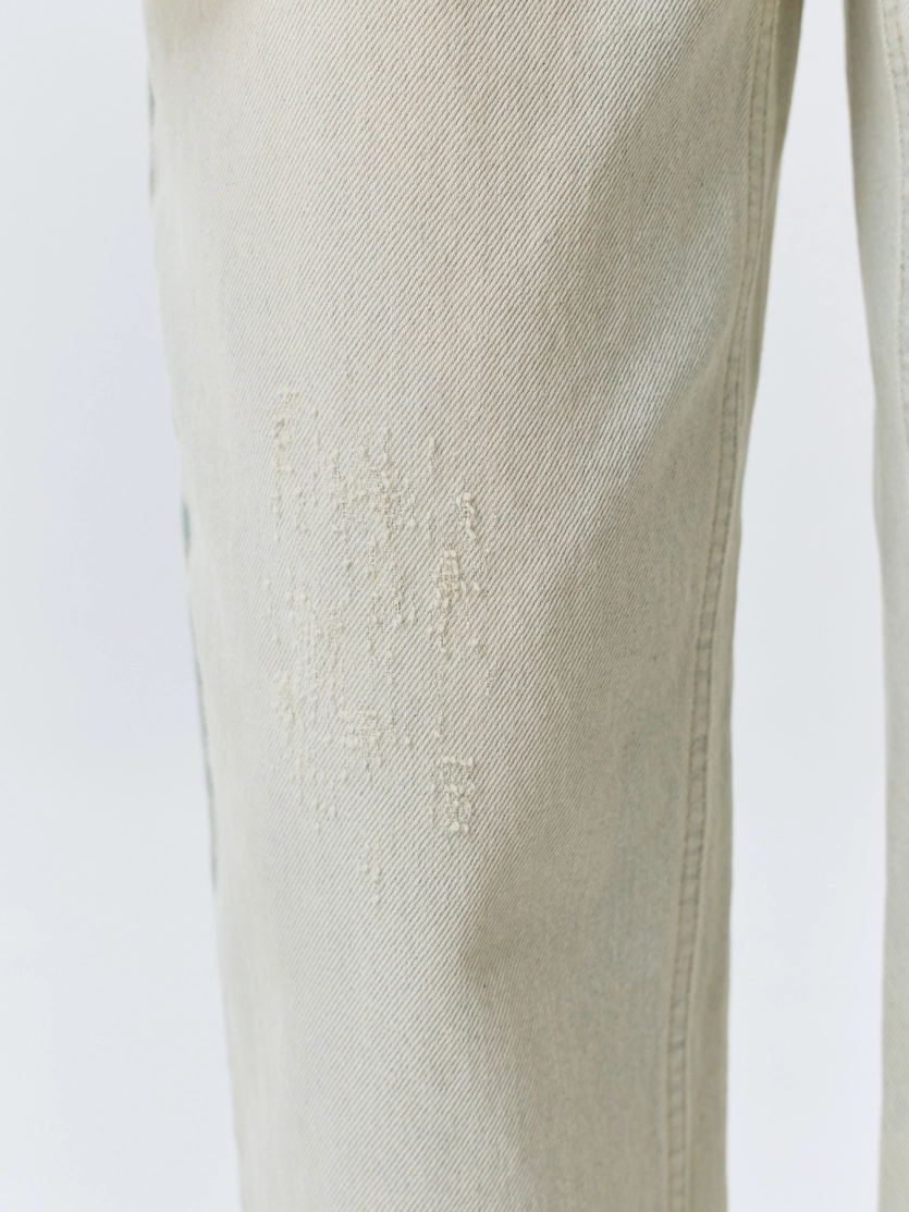 Джинсы-бананы с  декором