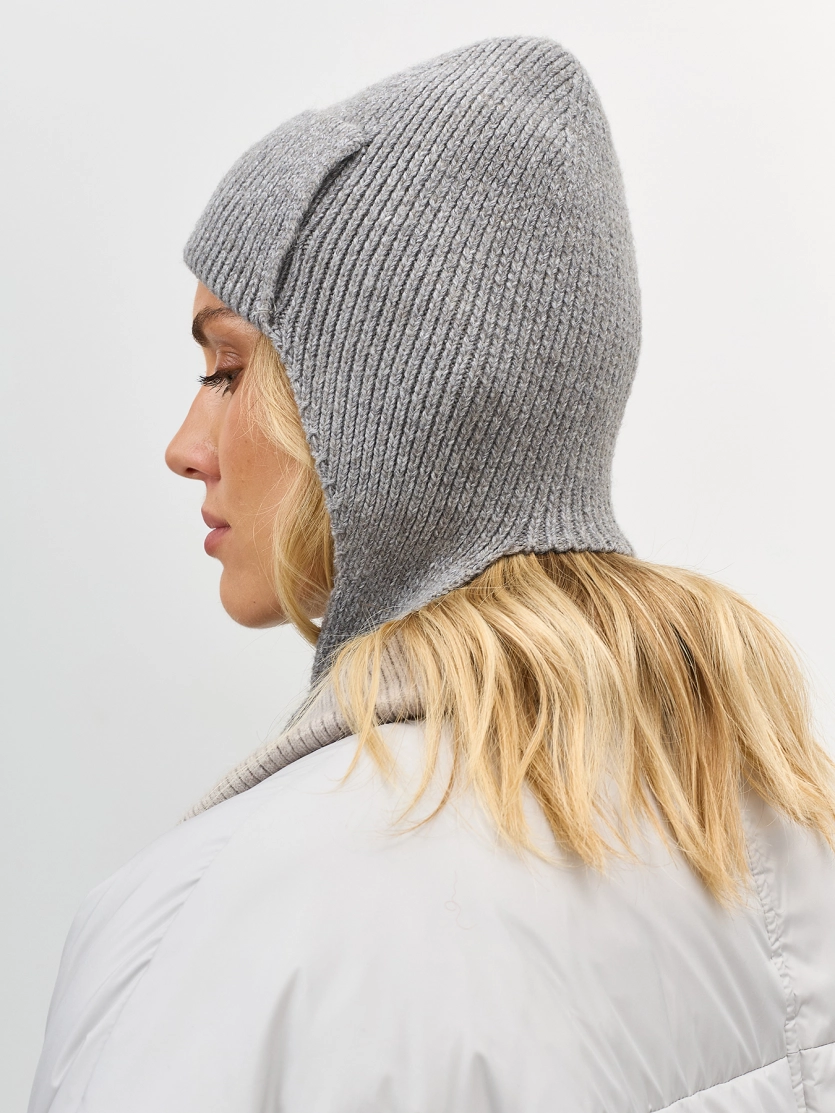 Шапка-чепчик с шерстью