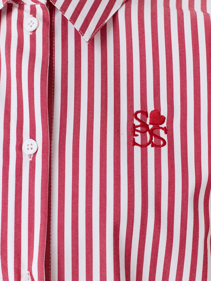 Яркая рубашка в полоску 