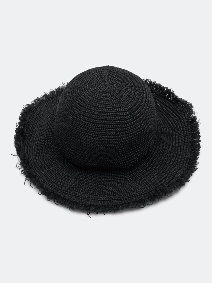 Летняя шляпа с широкими полями
