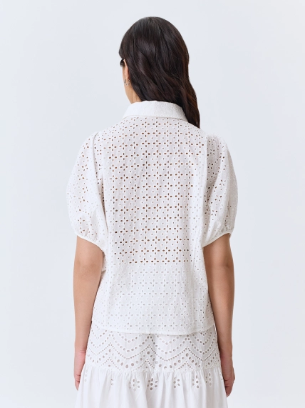 Ажурная блузка с объемными рукавами