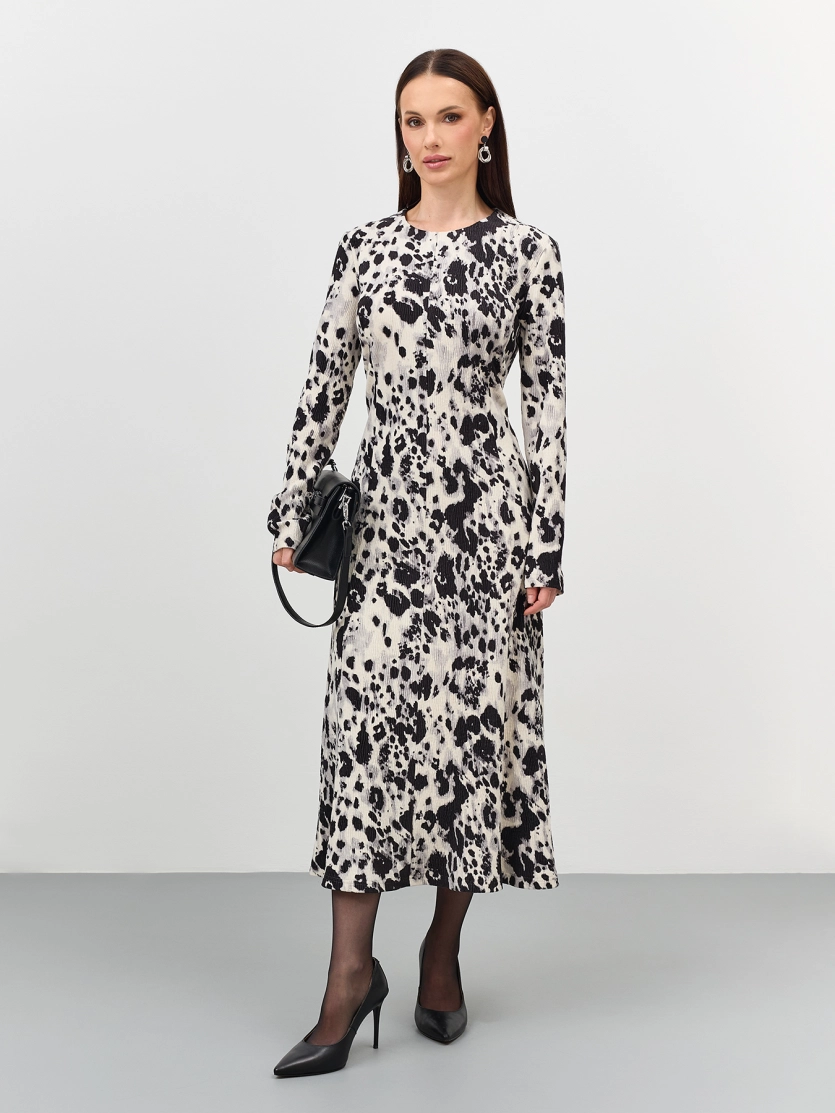 Платье с монохромным принтом