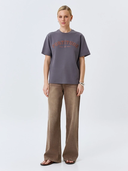 Прямая футболка в стиле "College"