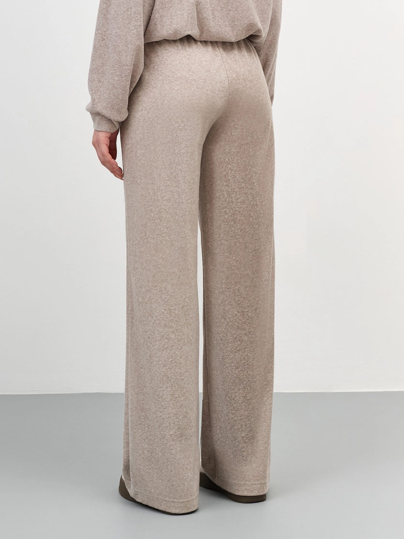 Брюки из фактурного трикотажа