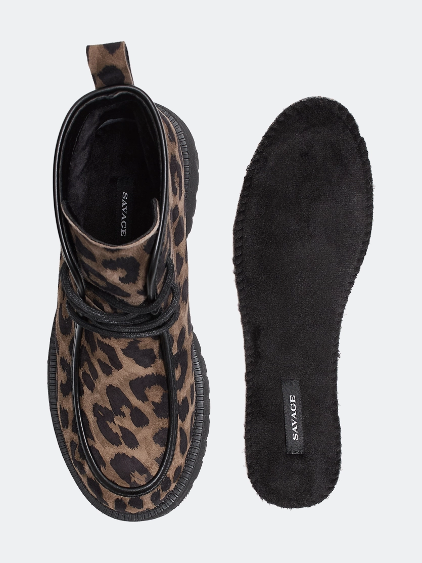 Кожаные ботинки с анималистичным принтом