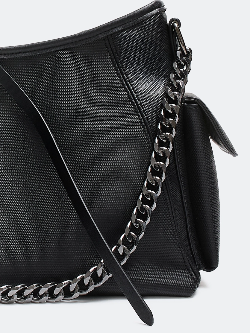 Сумка с акцентной цепочкой и накладными карманами