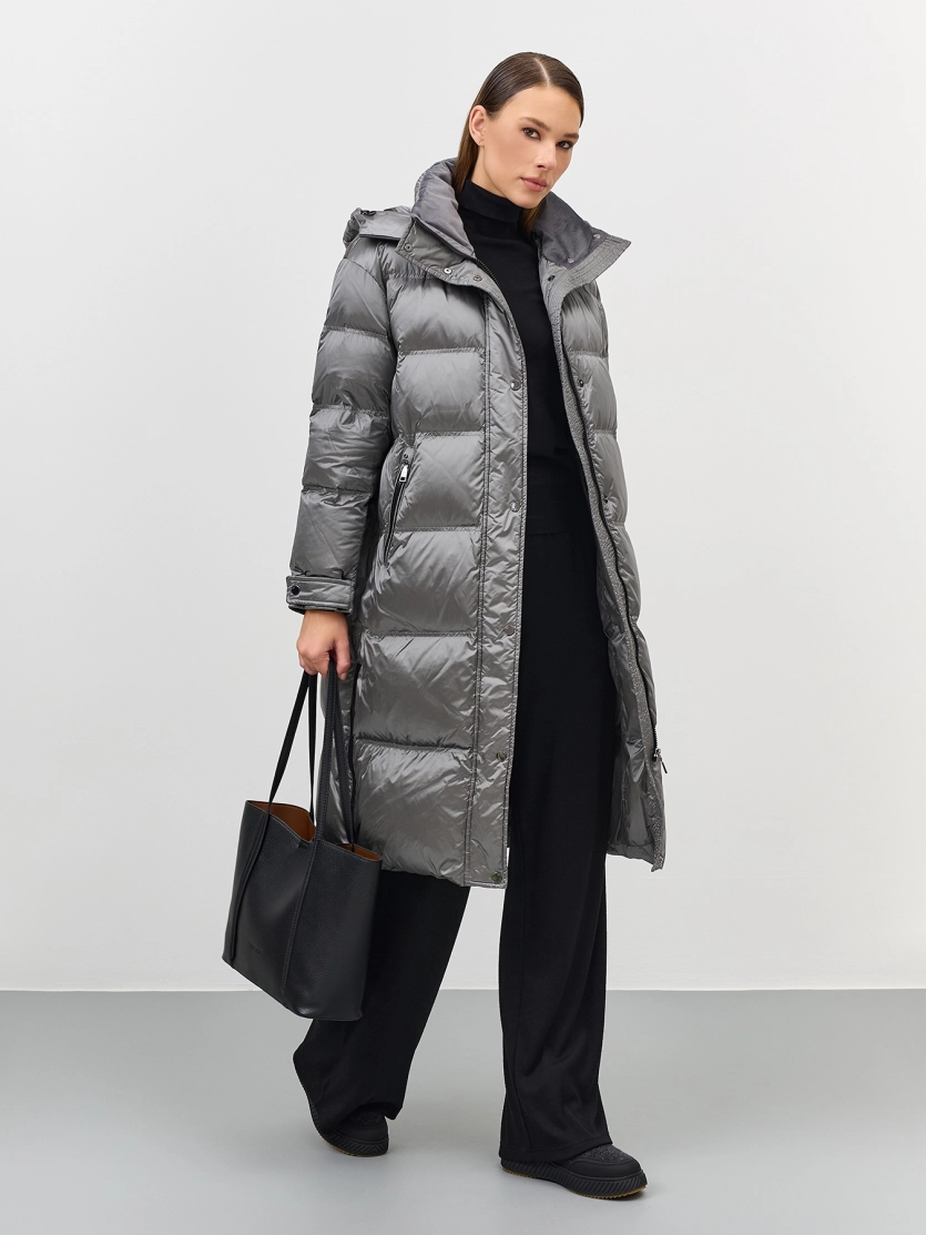 Теплый пуховик с блеском