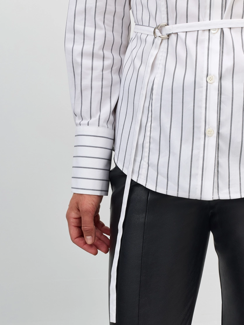 Приталенная рубашка в тонкую полоску