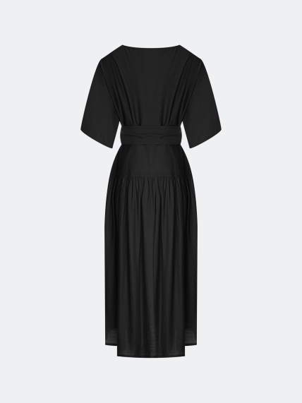 Платье из тенселя с акцентным поясом