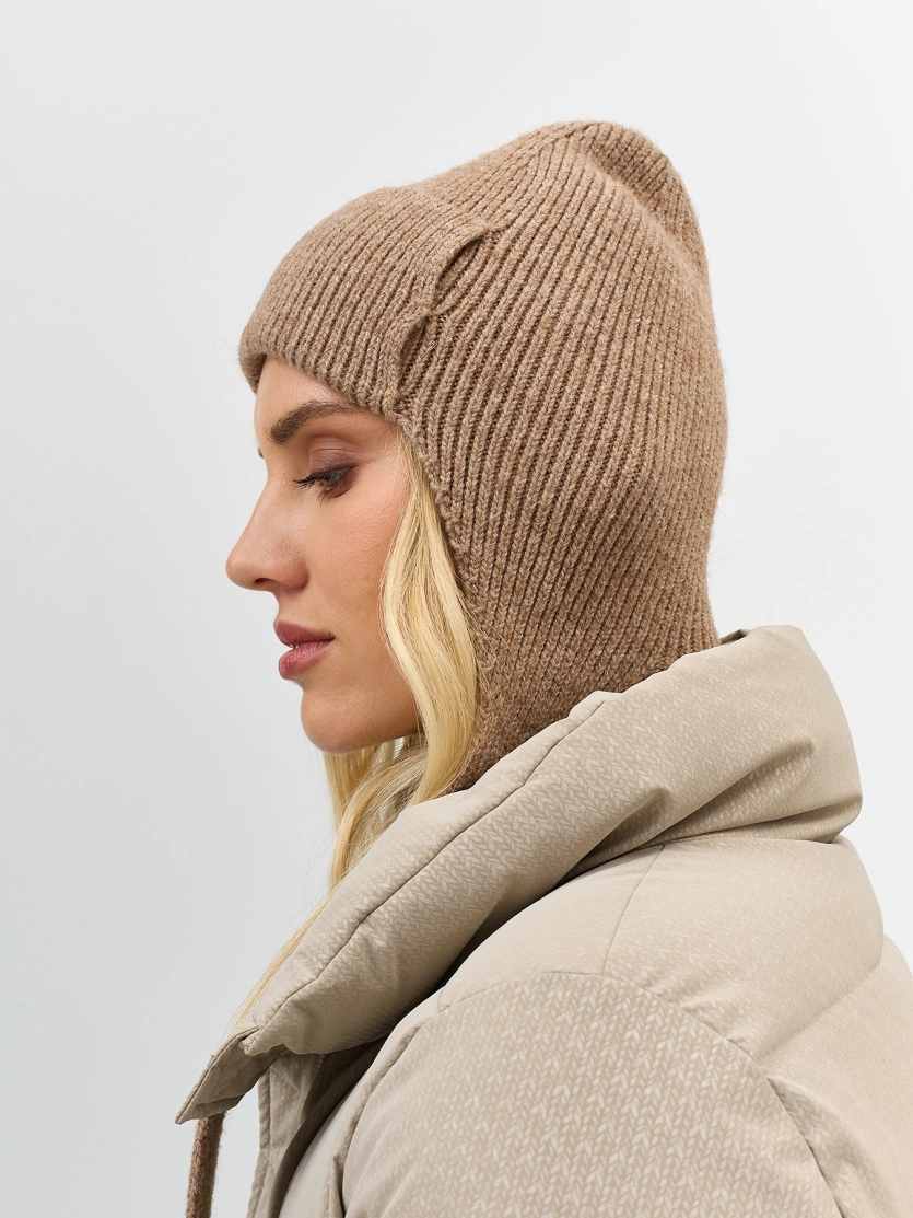 Шапка-чепчик с шерстью