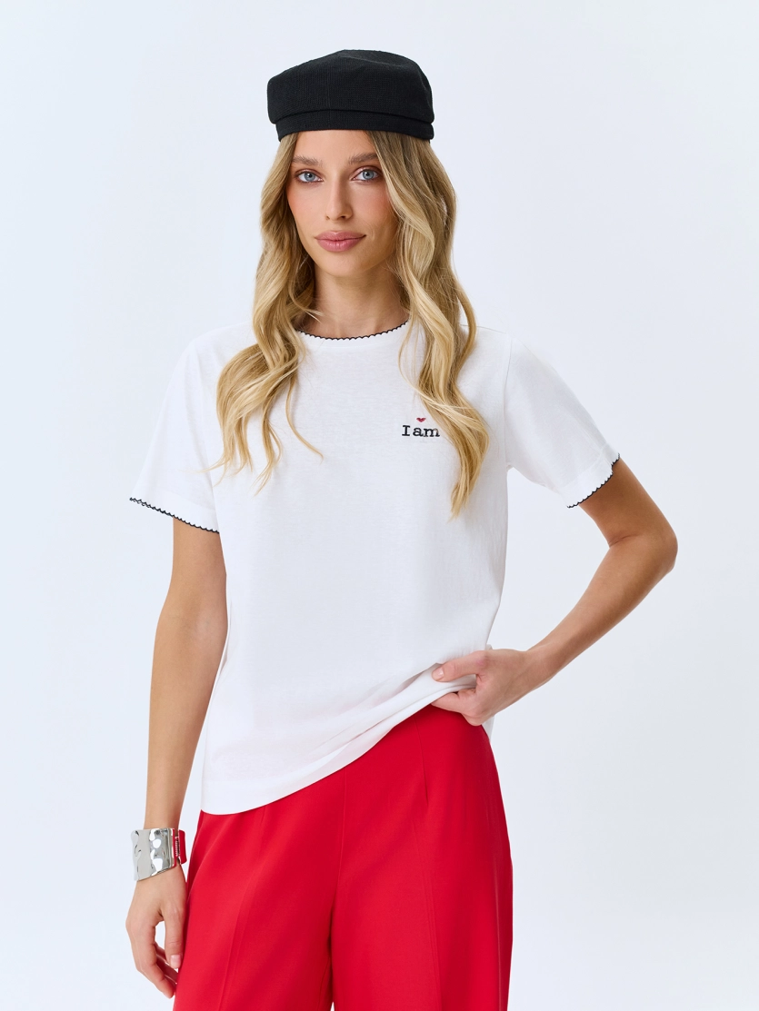 Футболка из тенселя с деликатной вышивкой