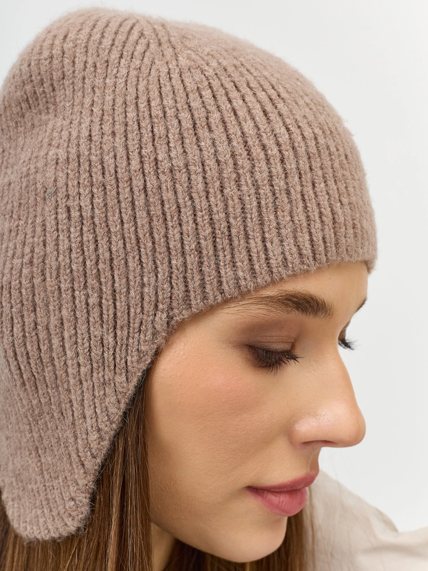 Шапка-чепчик с шерстью