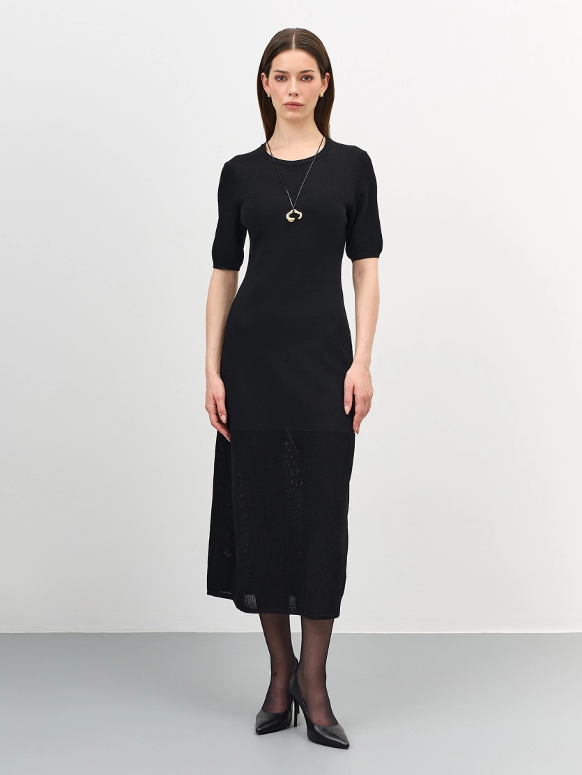 Вязаное платье с полупрозрачными деталями