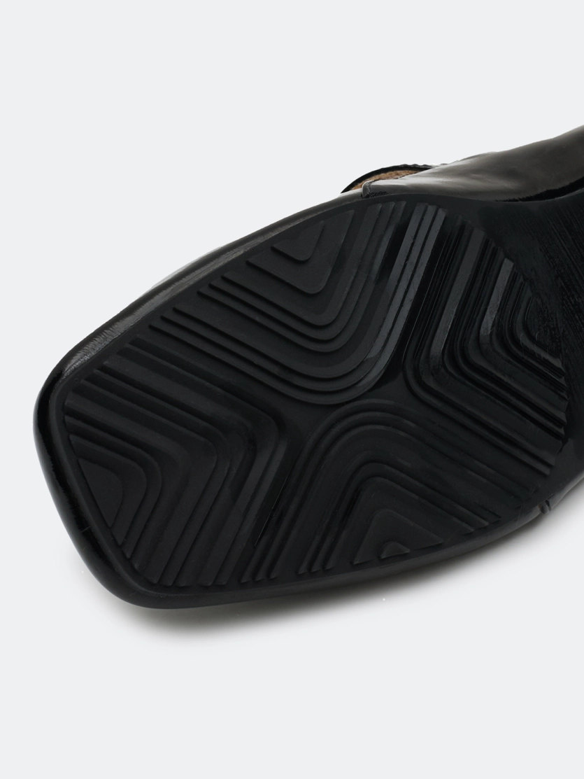 Балетки из лаковой кожи