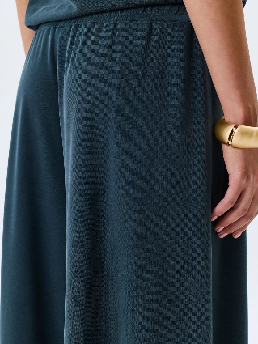 Брюки палаццо с высокими разрезами 