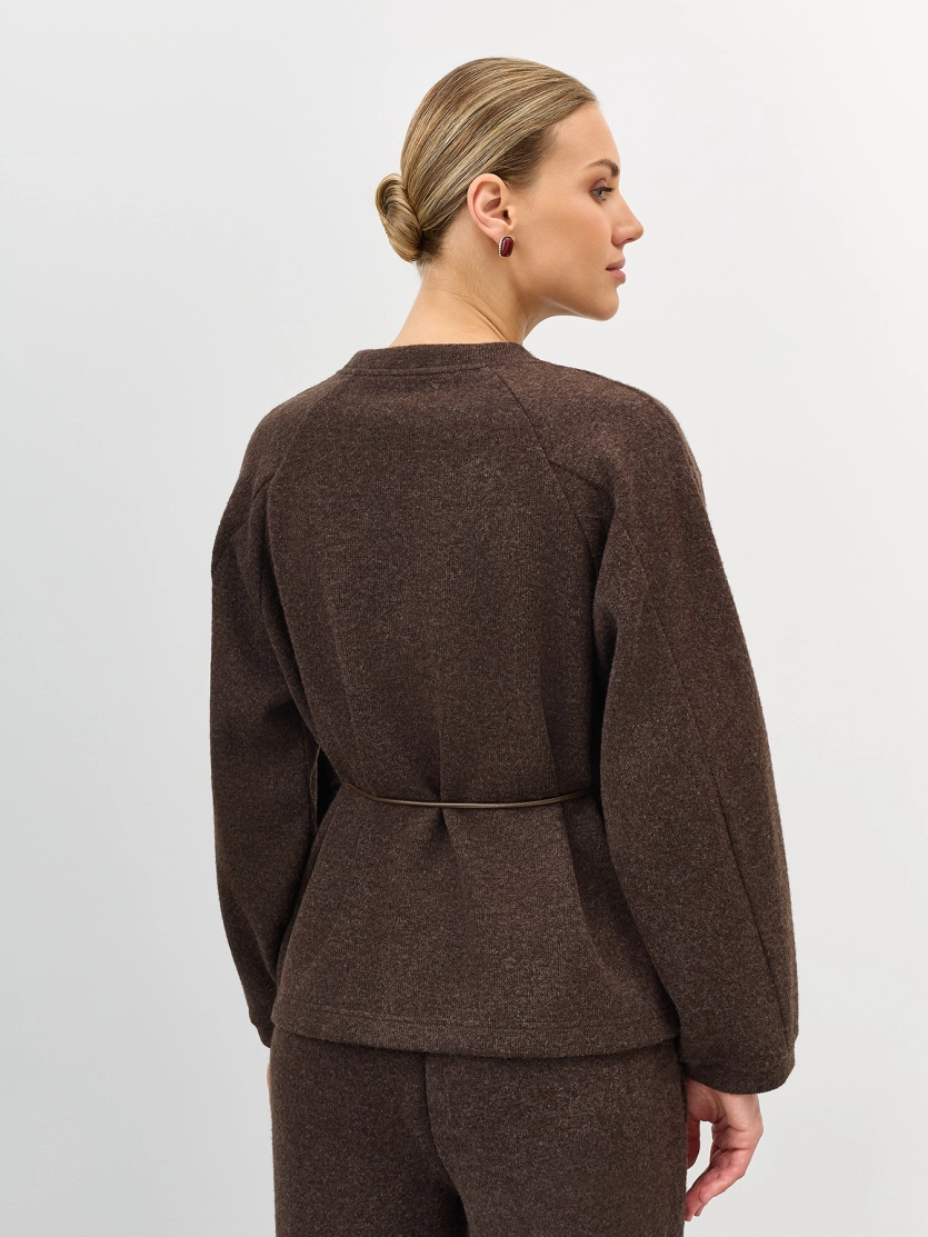 Теплый джемпер с тонким поясом