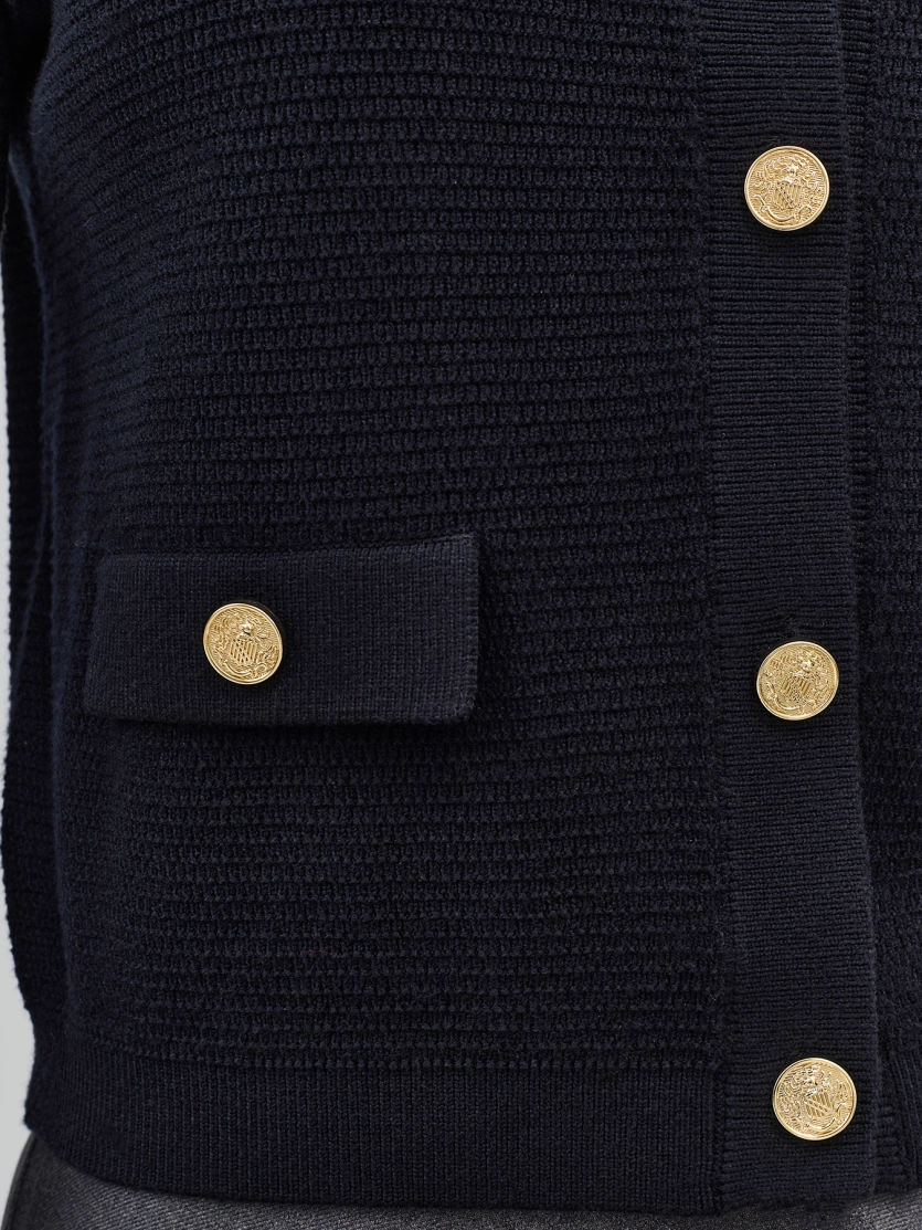 Жакет с акцентными металлическими пуговицами