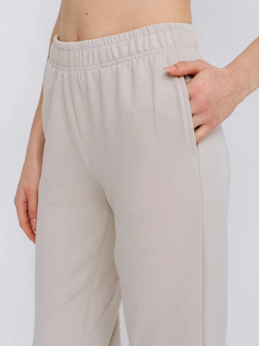 Базовые брюки из эластичного модала