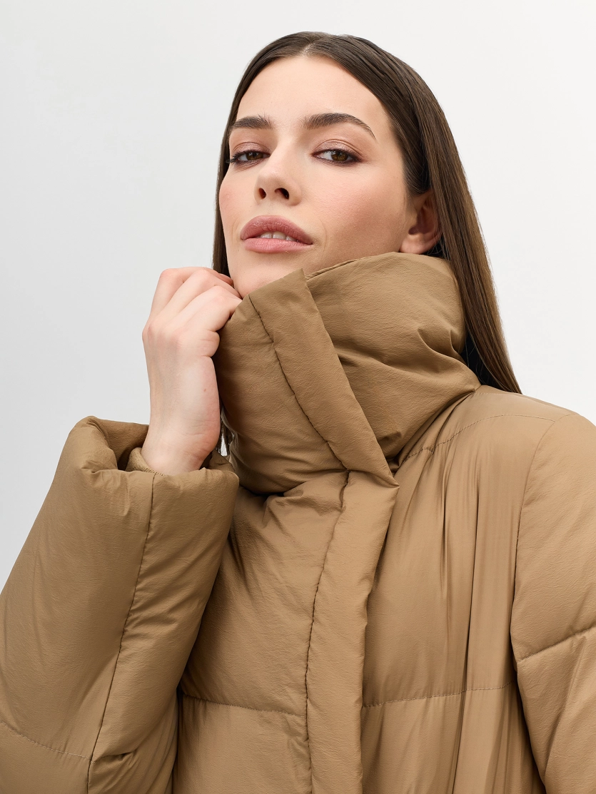 Легкое пуховое пальто на запах