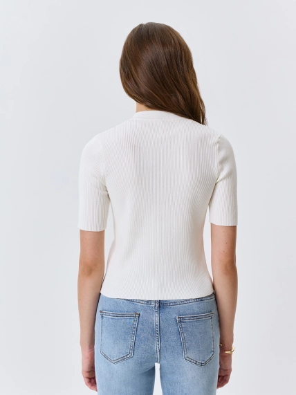 Тонкий джемпер из вискозы с акцентными пуговицами