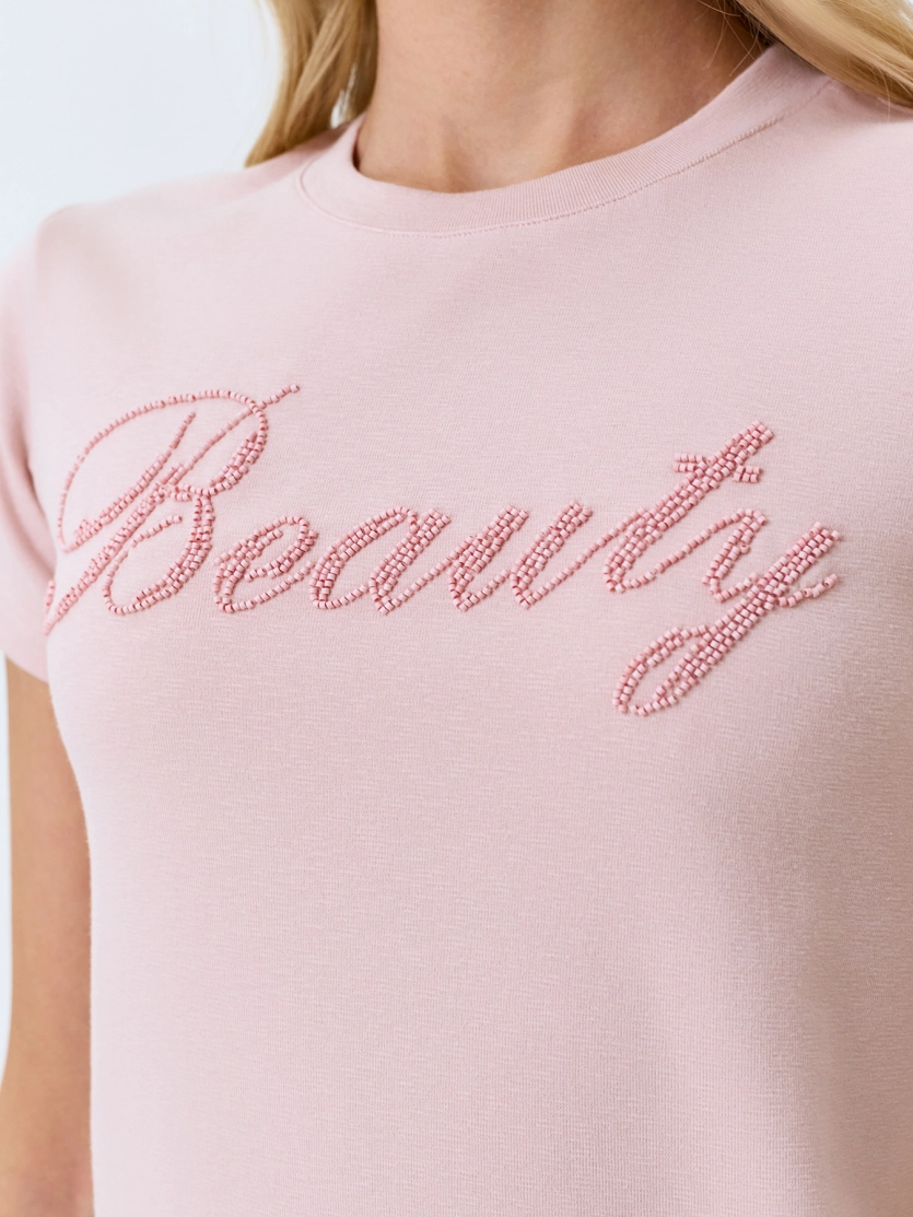 Футболка с вышивкой 