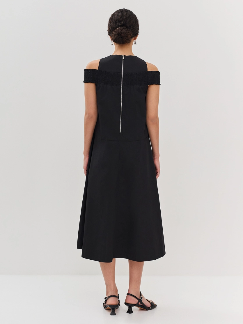 Хлопковое платье с акцентом на плечах