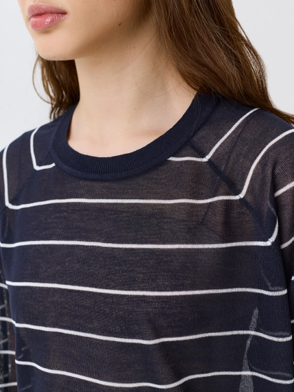 Полупрозрачный джемпер в тонкую полоску