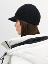 Вязаная кепка с козырьком 