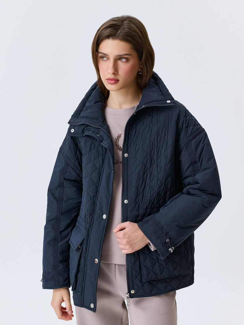 Яркая парка с ромбовидной стежкой