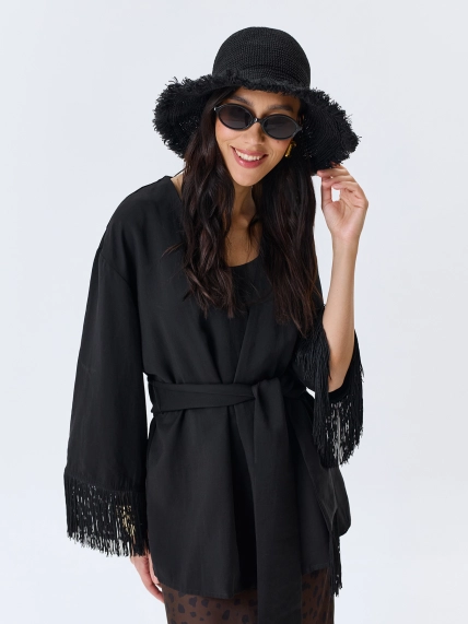 Летняя шляпа с широкими полями