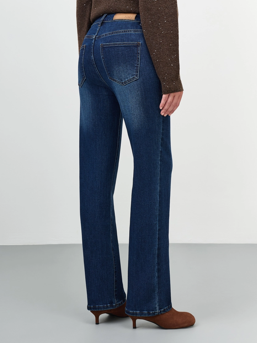 Джинсы с минималистичной вышивкой